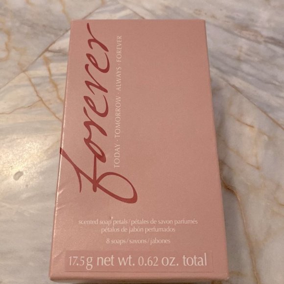 Forever Avon 8 Soaps Roses - Picture 4 of 9